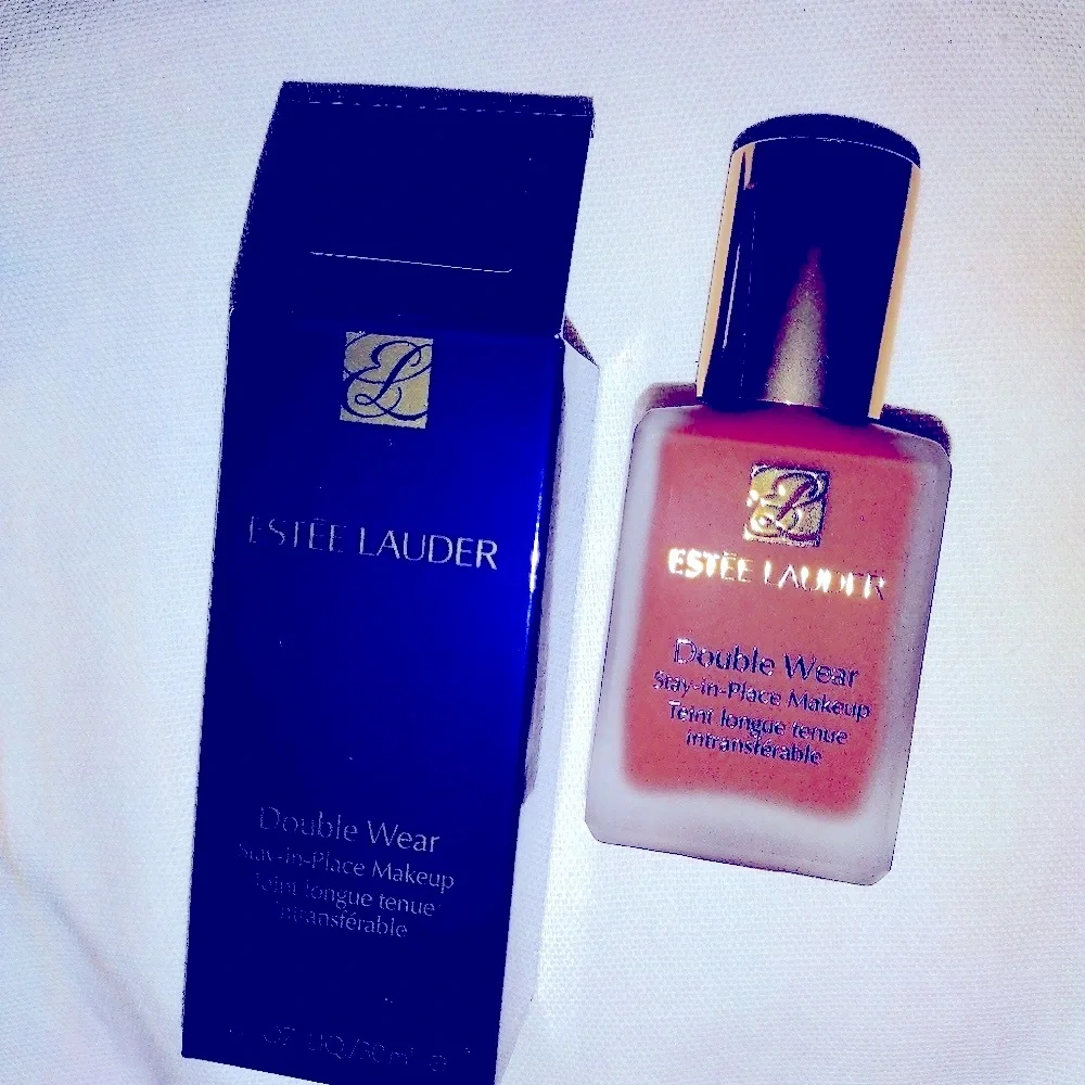 2 Estee Lauder Double Wear Stay-in-place makeup 7C1 Rich mahogany